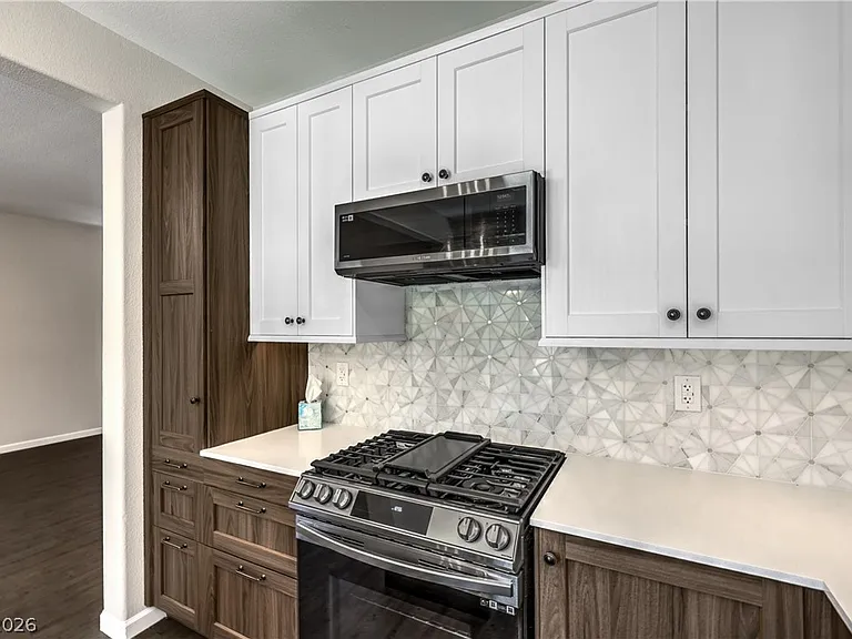 10650 Streamside Ave — Photo 9