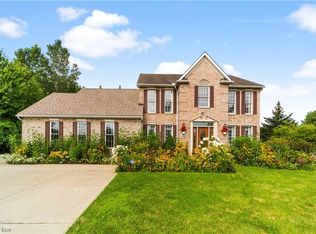2318 Bassett Rd, Westlake, OH 44145