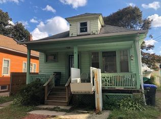 26 Applegate Ln, Providence, RI 02905