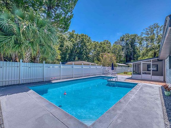 3rd image of 7760 Stark Ave