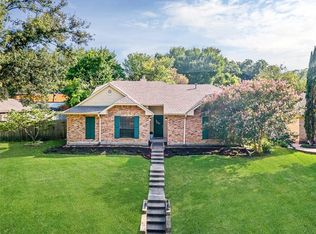 410 Country View Ln, Garland, TX 75043