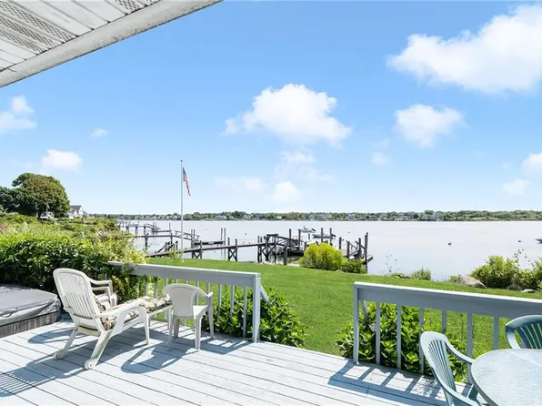 47 E Shore Rd, Narragansett, RI 02882