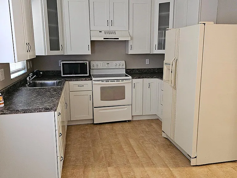 36314 Stratford Ct — Photo 2