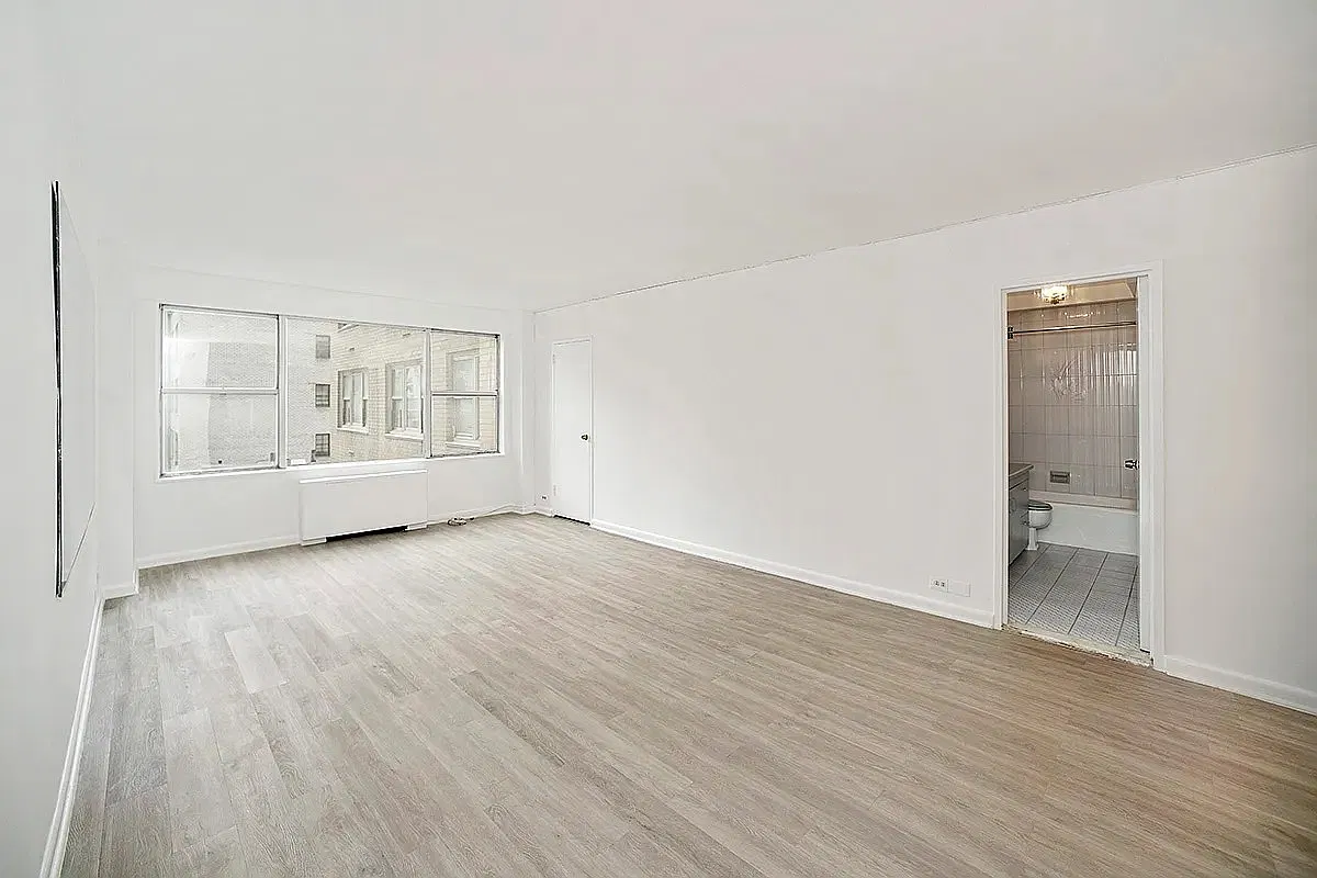 77 West 55th Street — Photo 2