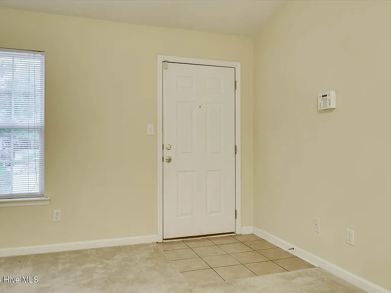 301 Beech Ln — Photo 5