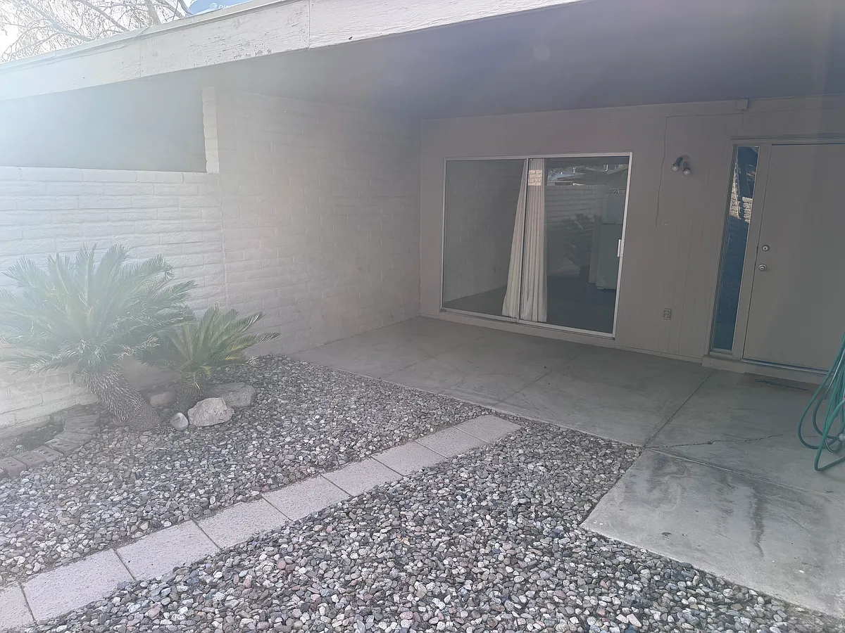 Building Photo - 3240-3242 E Monte Vista Dr #3240