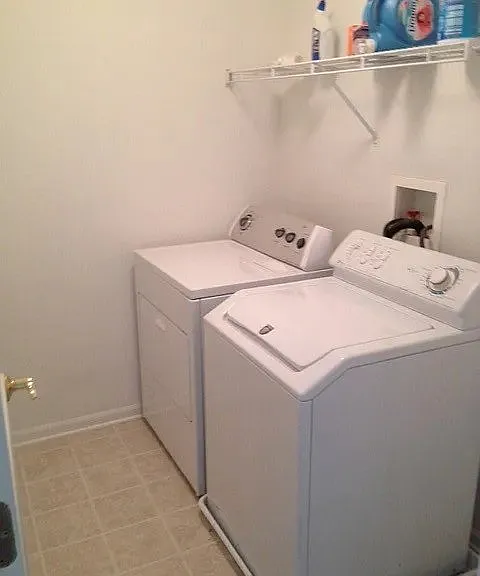 10S447 Carrington Cir — Photo 6