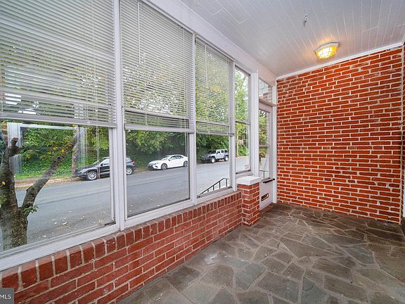 5th image of 728 Woodlawn Ave