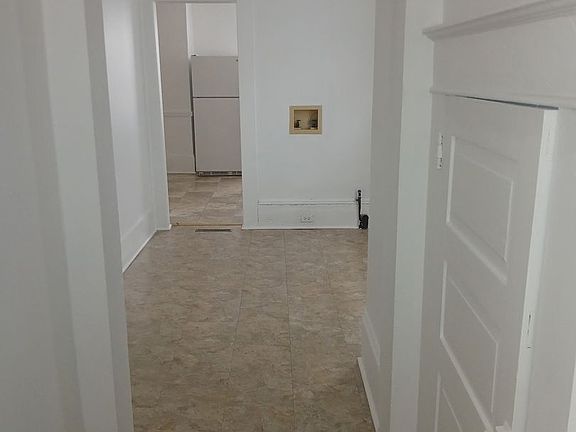 4th image of 1412 W 4th St