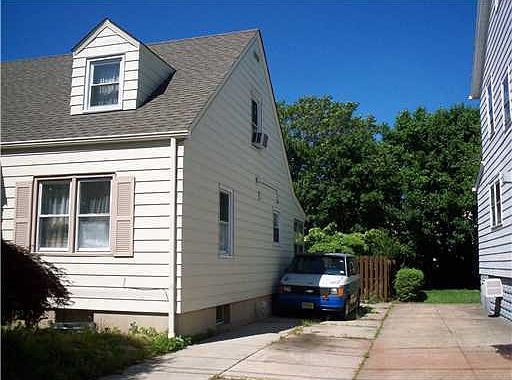 2nd image of 171 Howard St