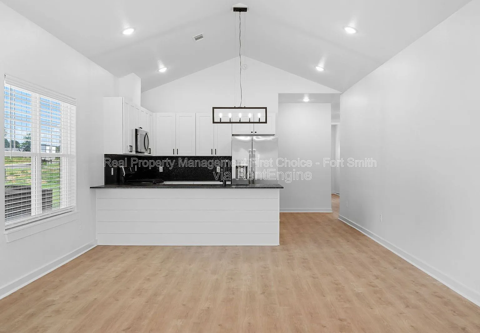 3 bed, 2.0 bath, 1470 sqft, $1,600 — Photo 4