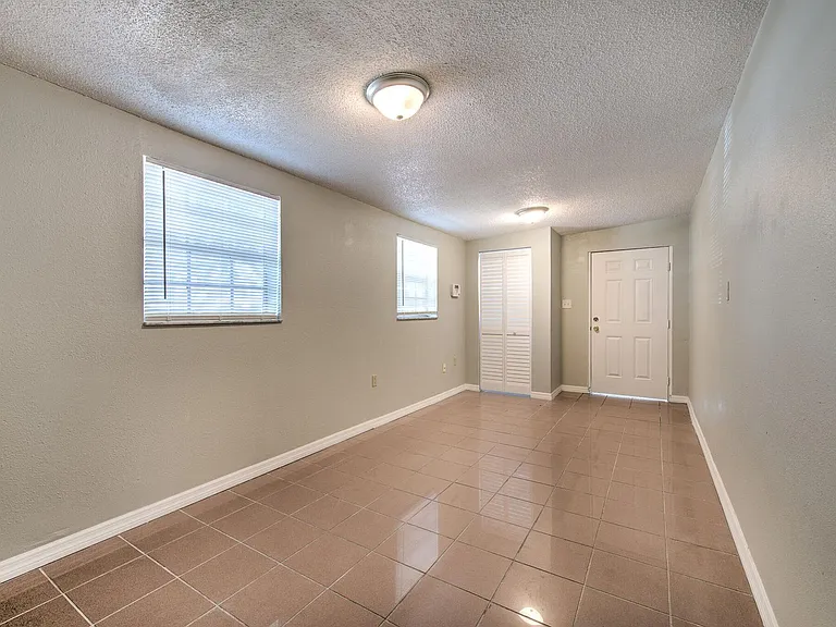 3514 Sarah St — Photo 4