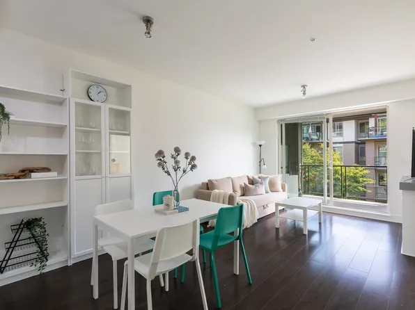 7418 Byrnepark Walk #314, Burnaby, BC V3N 0B3