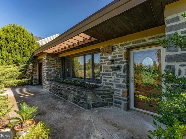 2135 Maclarie Ln, Broomall, PA 19008