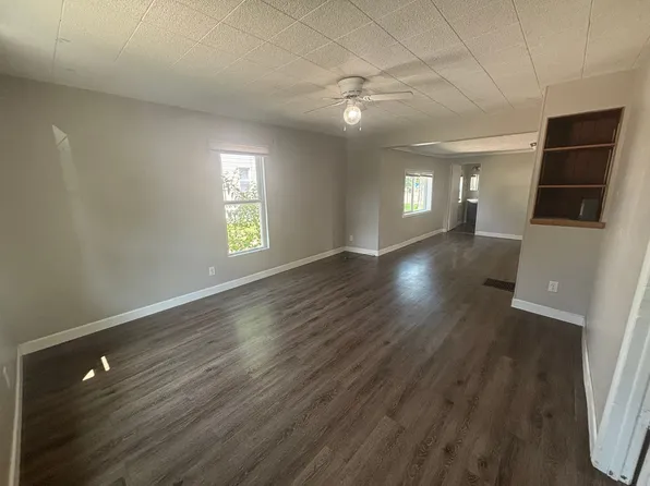 511 W 2nd St, Cedar Falls, IA 50613