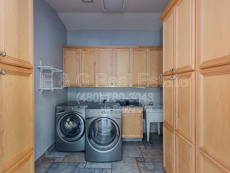 526 E Flynn Ln — Photo 25