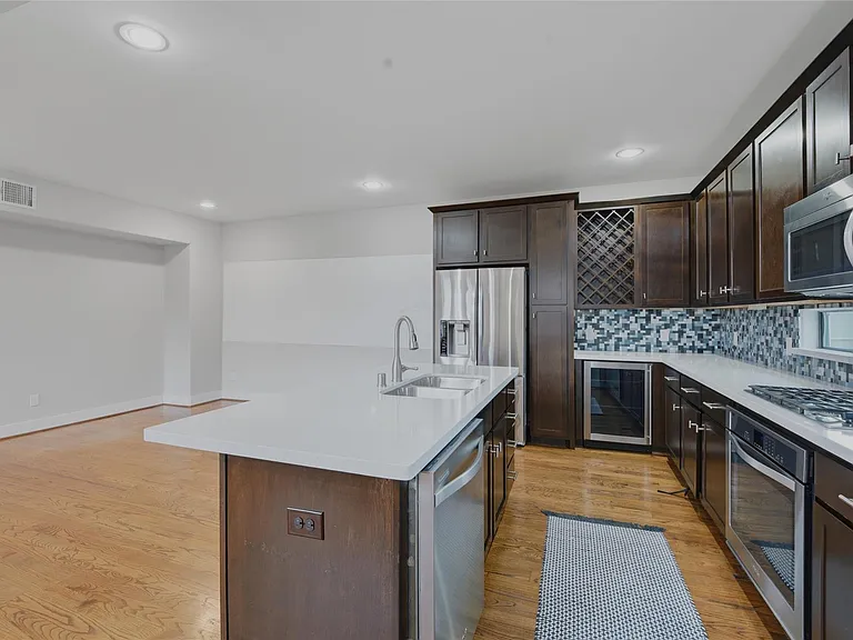 1420 Wilson St — Photo 25