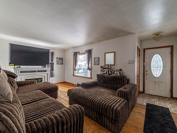 4th image of 132 Hendricks St
