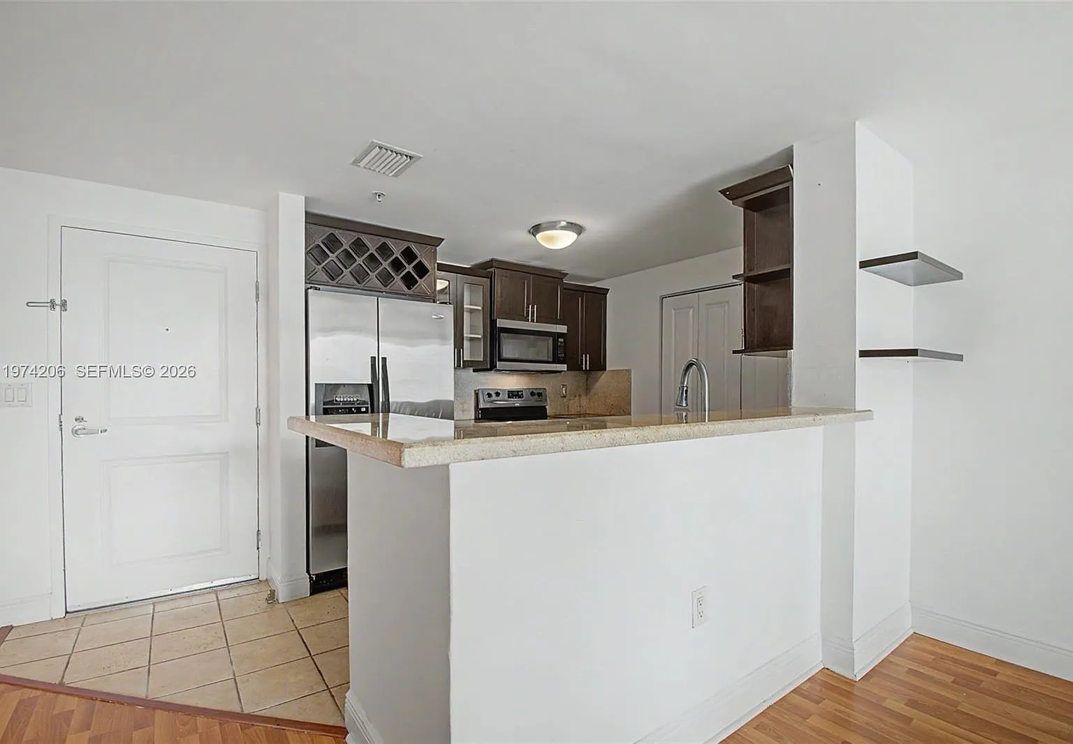 2 bed, 1023 sqft, $3,600 — Photo 4