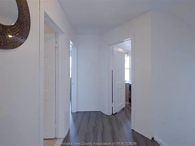 1073 Pierre Ave — Photo 11