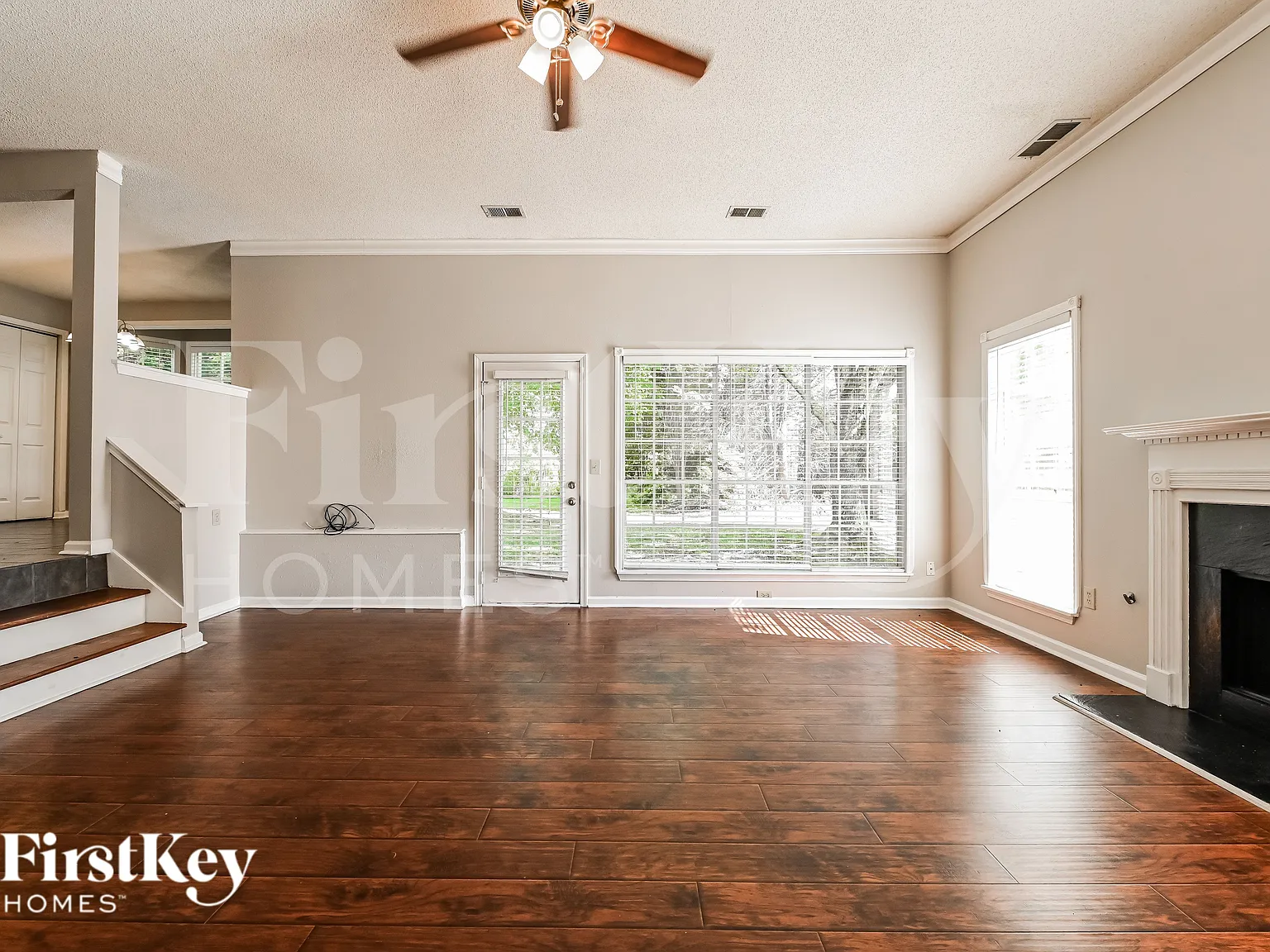 4 bed, 2.5 bath, 2400 sqft, $2,765 — Photo 3