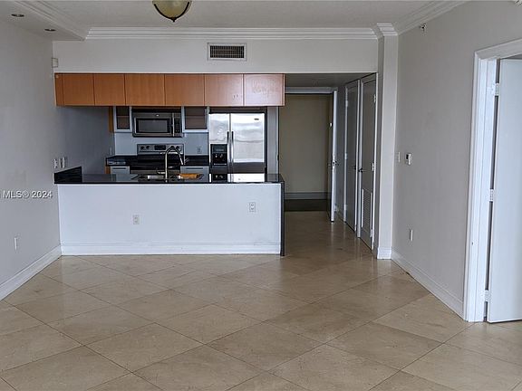 5th image of 1750 N Bayshore Dr APT 4206