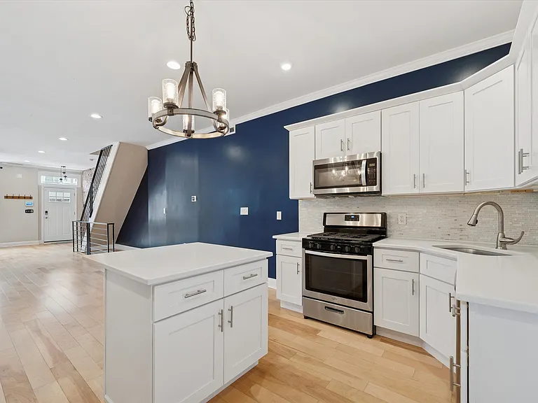 2809 W Jefferson St — Photo 7