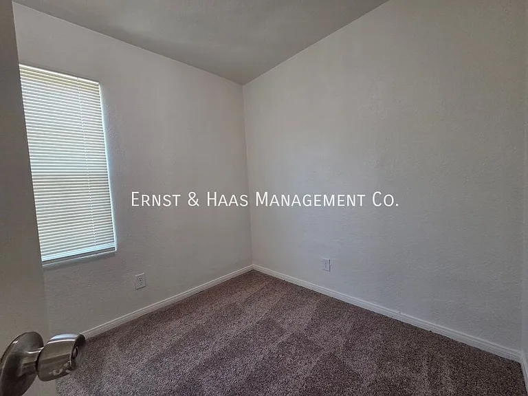 2035 Pine Ave #7 — Photo 13