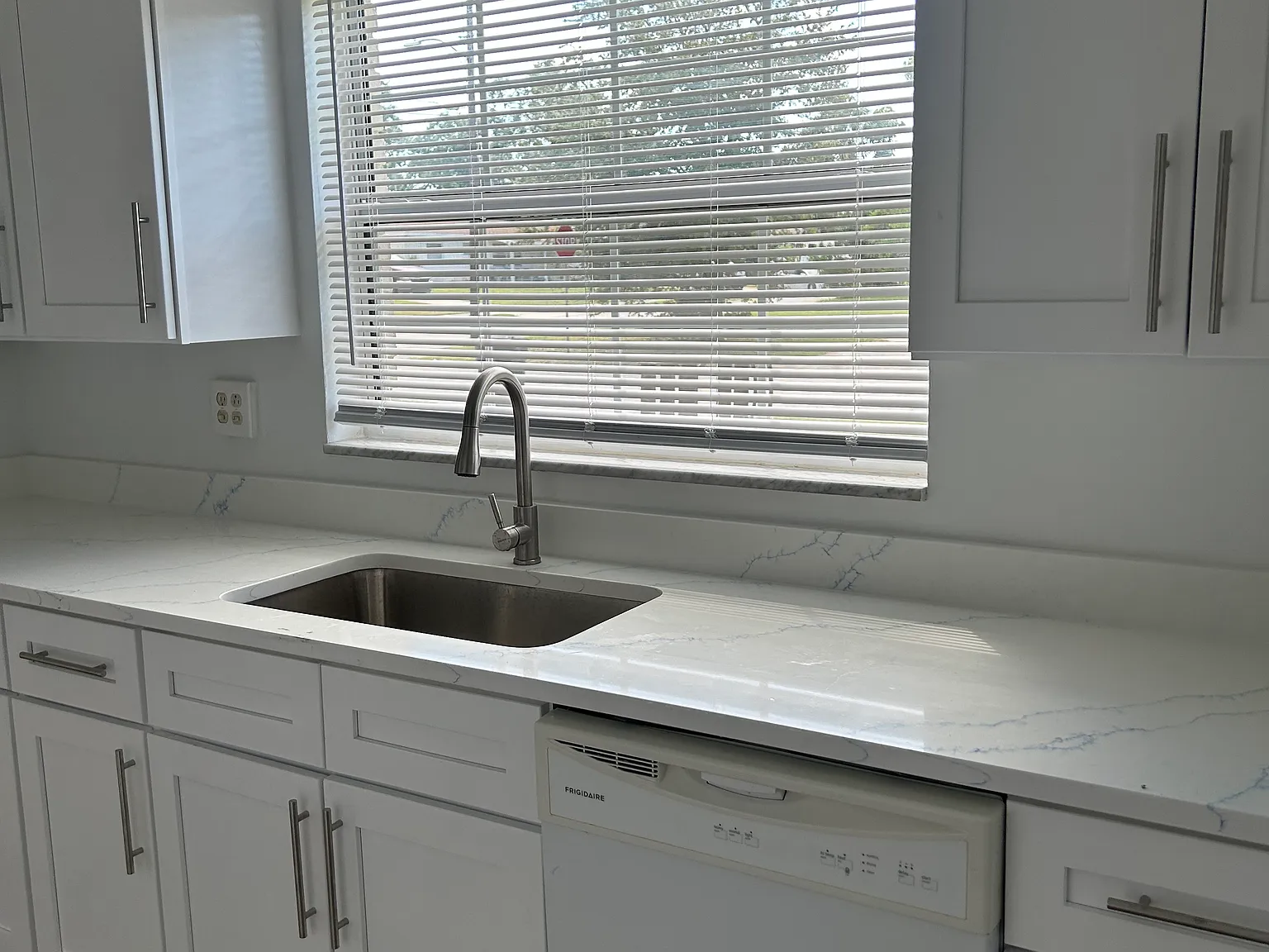 2 bed, 1.5 bath, 1002 sqft, $2,500 — Photo 4