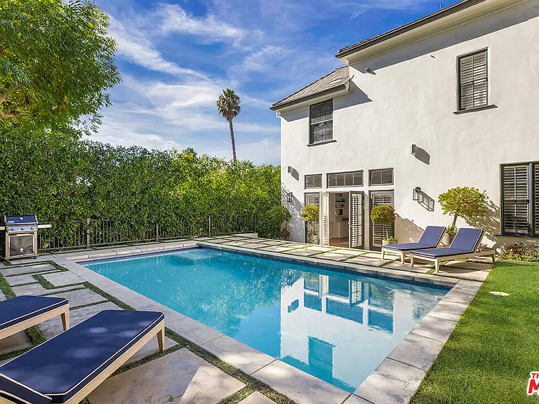 1460 N Doheny Dr — Photo 2