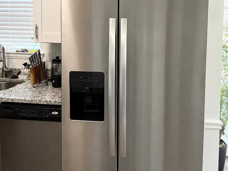 Dishwasher & Fridge