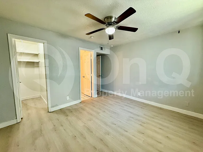 6044 N 21st Ave #2 — Photo 14