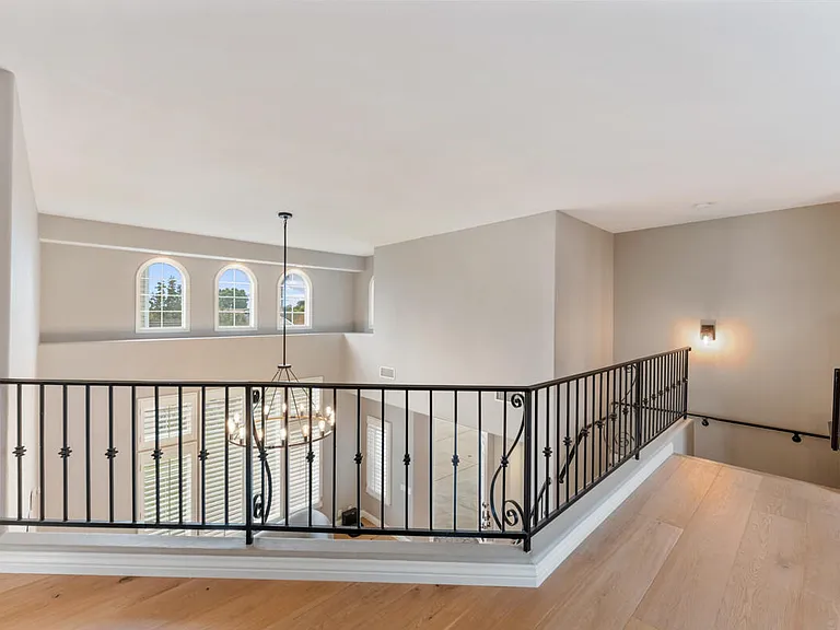 200 Oak View Ln — Photo 16