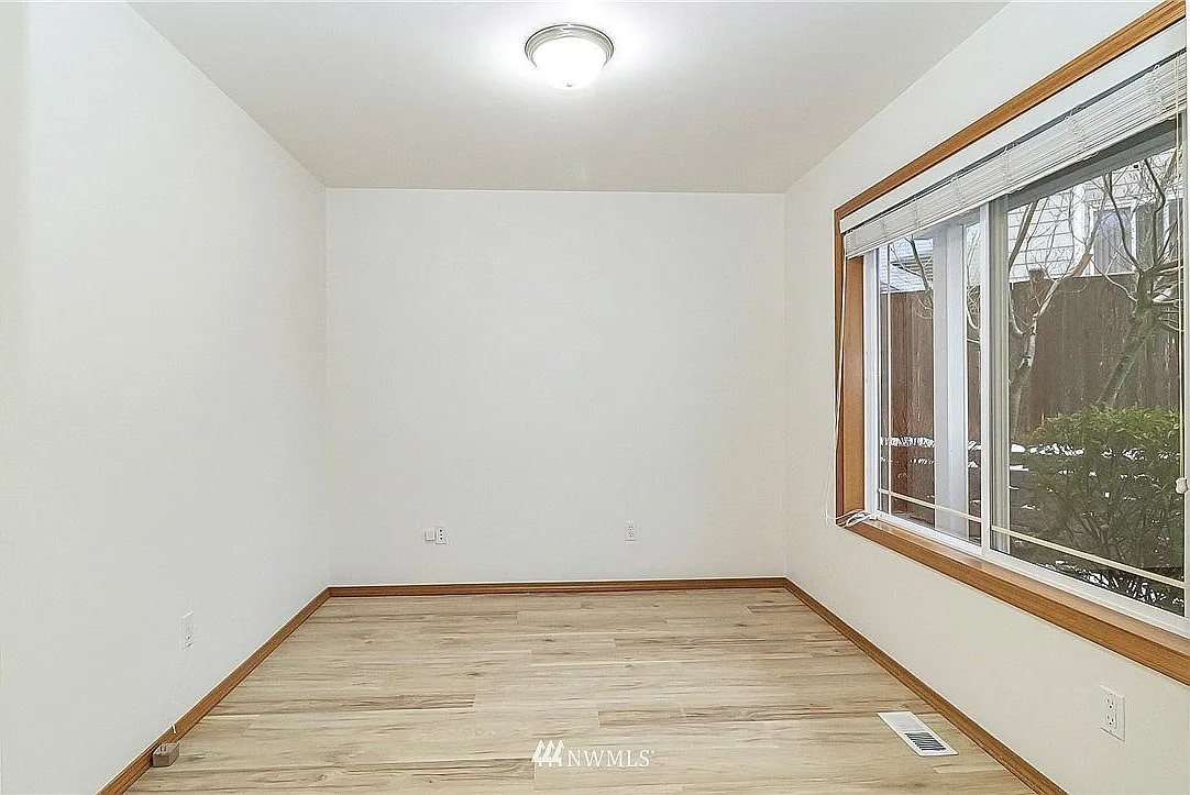 4 bed, 2472 sqft, $4,000 — Photo 4