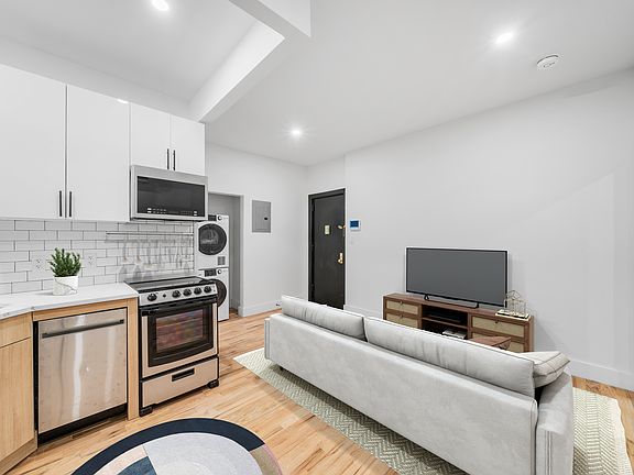 3rd image of 312 Manhattan Ave APT 5J