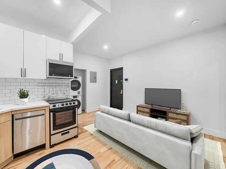 312 Manhattan Ave #5J — Photo 3