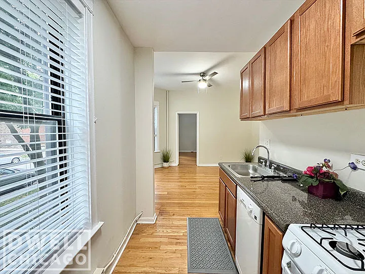 915 W Waveland Ave #923-2D — Photo 2