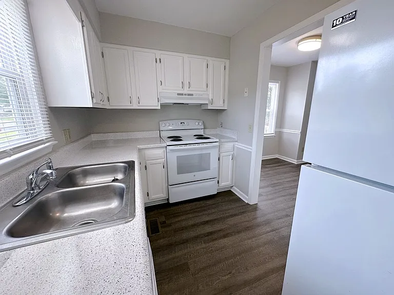 2436 Moran St — Photo 6