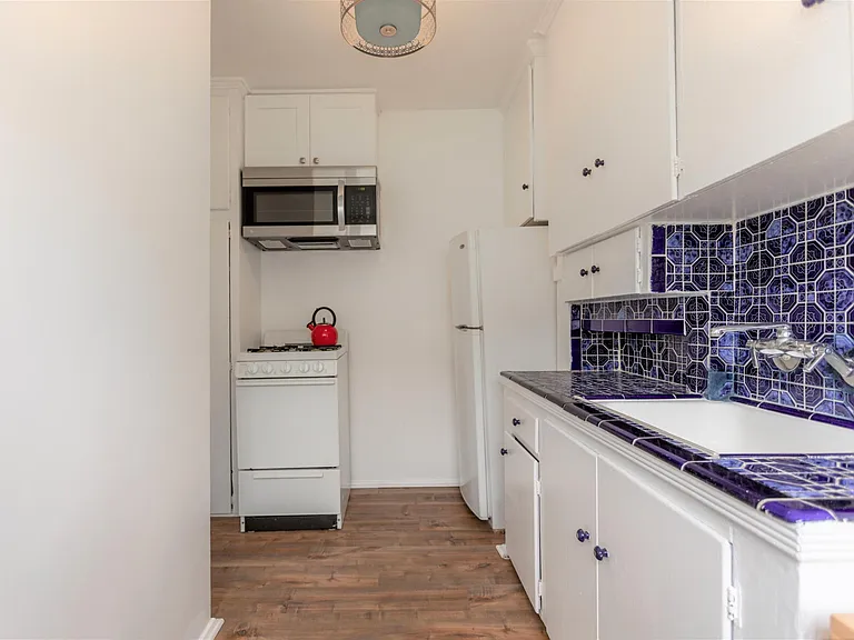 18 Breeze Ave #4 — Photo 8