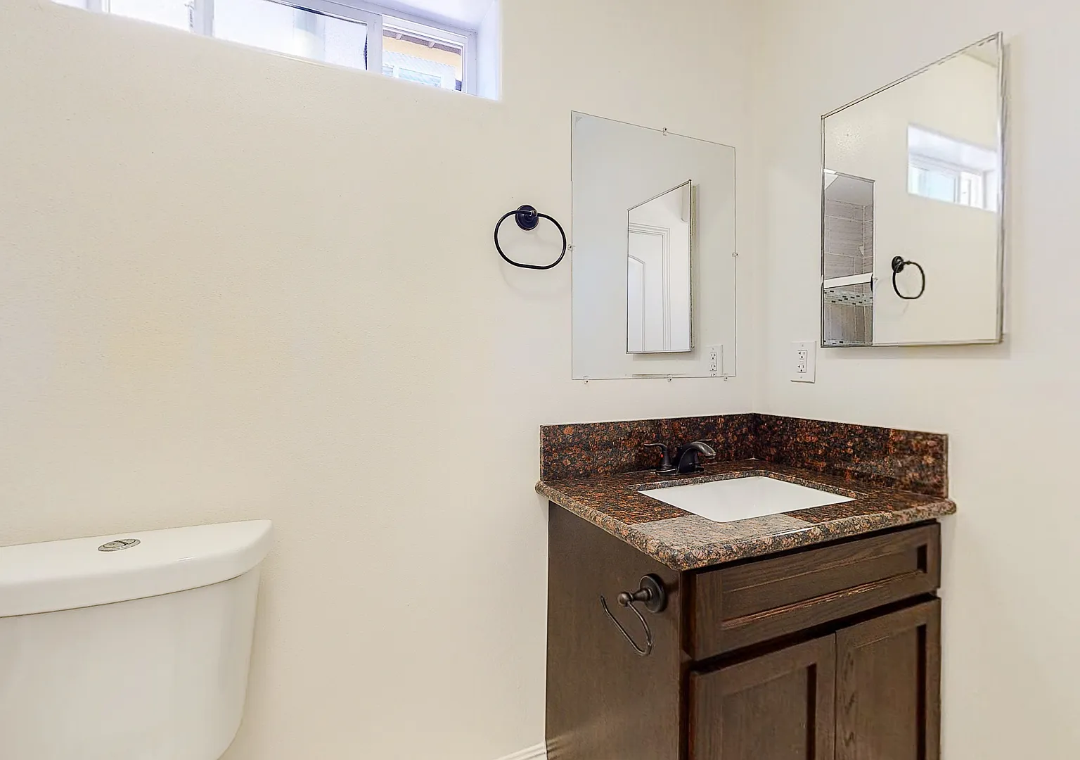 3 bed, 1230 sqft, $3,095 — Photo 2