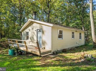 1454 Pin Oak Rd, Paw Paw, WV 25434