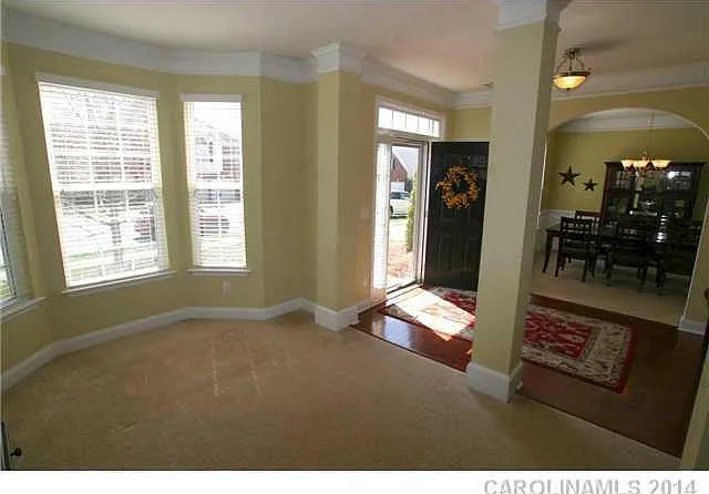 10132 Montrose Dr NW — Photo 3
