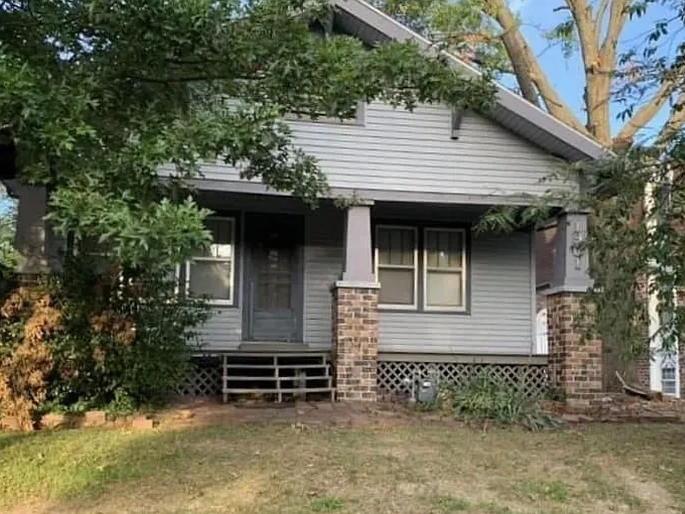 1901 S Elm St