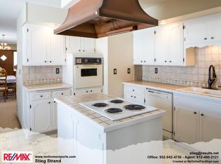 133 Broadway St E, Osseo, MN 55369