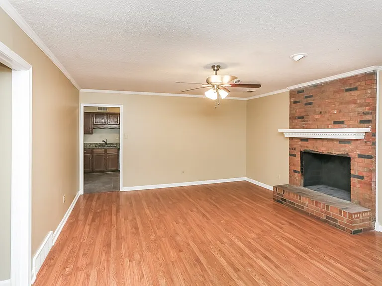 8123 Cairn Dr — Photo 5