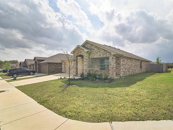 2nd image of 1100 Emerald Leaf Dr