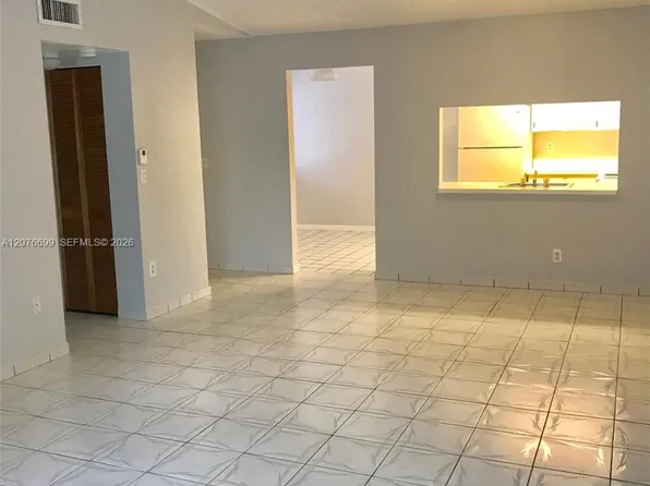9810 Hammocks Blvd APT 202, Miami, FL 33196