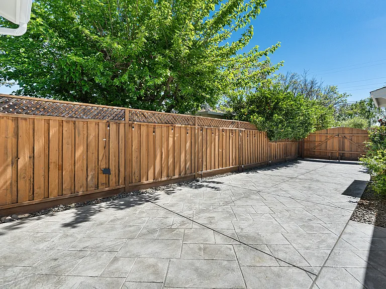 Hazelwood Ave — Photo 21