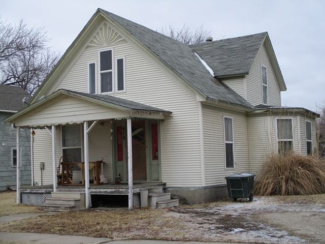 1st image of 106 S Adams St