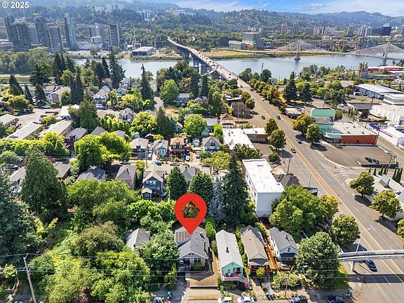 2nd image of 3035 SE 9th Ave